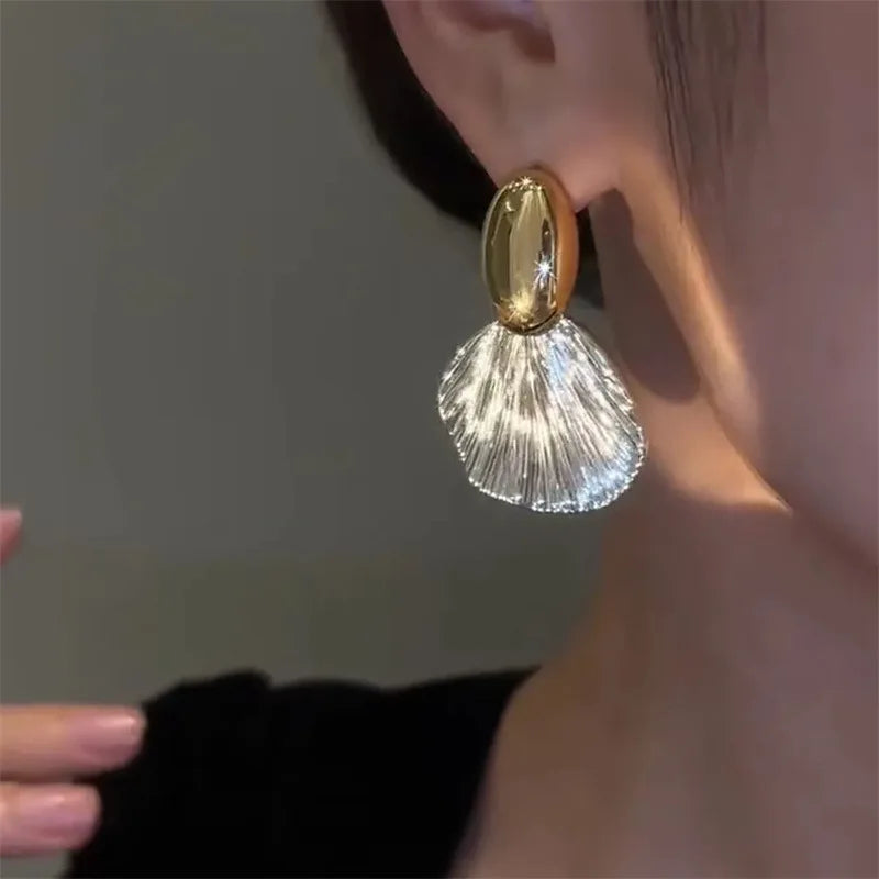 French Vintage Shell Contrast Earrings